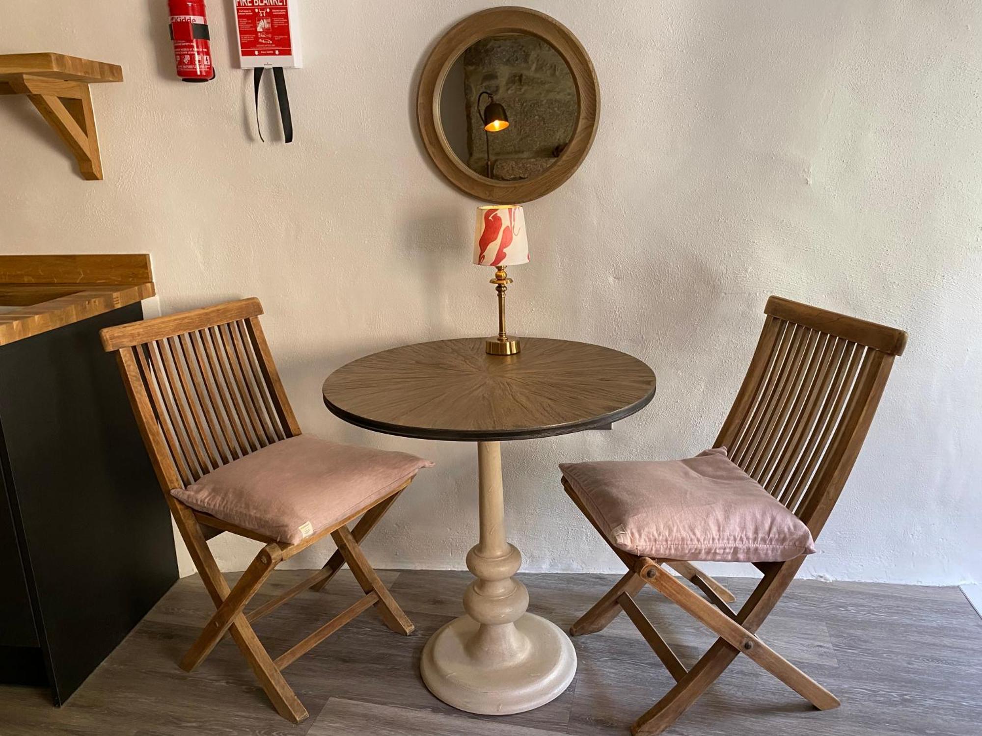 מאוסהול The Old Gallery - Charming Coastal Escape For Two מראה חיצוני תמונה